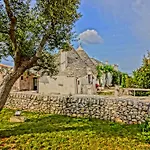 לינה וארוחת בוקר Masseria Rosa Trulli Relais 4*