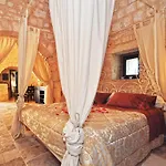 לינה וארוחת בוקר Masseria Rosa Trulli Relais 4*