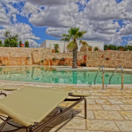 Masseria Rosa Trulli Relais Bed & Breakfast 4*