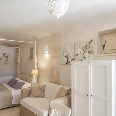 Nocleg ze śniadaniem Masseria Rosa Trulli Relais 4*