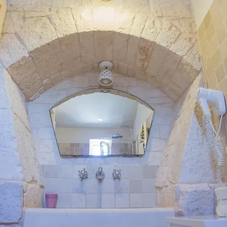 Masseria Rosa Trulli Relais Bed and breakfast 4*
